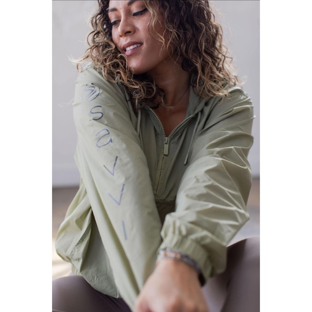 Savvi Gorpcore  Half-Zip Hooded Lightweight Windbreaker Sage Green Medium Women‎